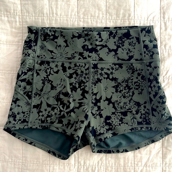 Lululemon In Movement Short - Picture 2 of 6